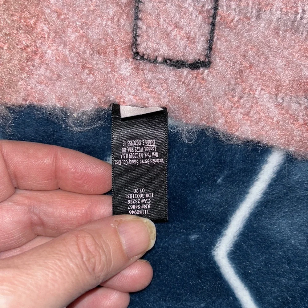 Victoria Secret Warm Long Scarf - Picture 4 of 10